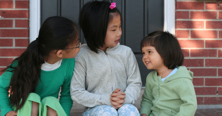 Xây dựng sự tự tin trong giao tiếp cho trẻ em